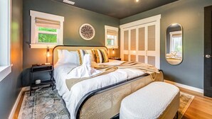 1 bedroom, iron/ironing board, free WiFi, bed sheets - Perch - Ballard Delight: Great Ballard location! Spacious House w/parking (Seattle)