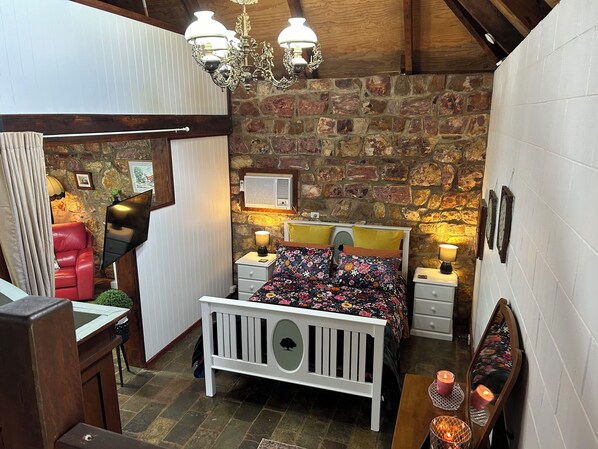 2 bedrooms, iron/ironing board, travel cot, free WiFi