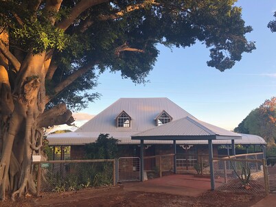 Idyllic stone cottage in the heart of Childers. 