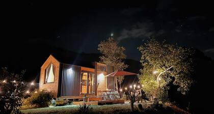 La Casa Errante 1 by Tiny Away