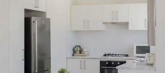 Charming 2-bedroom spacious family cottage with AC, Wi-Fi in soothing Thornlie