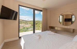 4 soveværelser, pengeskab på værelset, weekendseng, gratis Wi-Fi