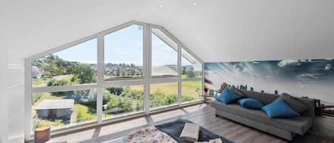 3 عدّة غرف نوم وسرير سفر وواي فاي مجانًا وملاءات أسرّة