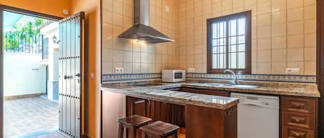 Kühlschrank, Herdplatte, Geschirrspüler