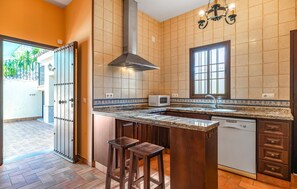 Kjøleskap, kokeplater og oppvaskmaskin