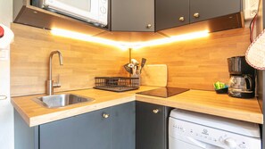 Fridge, microwave, dishwasher, coffee/tea maker