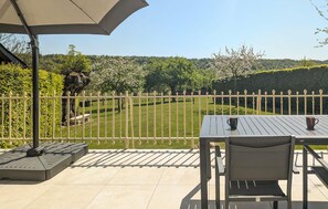Outdoor dining - 3 bedroom beautiful home in Haudricourt (Haudricourt)