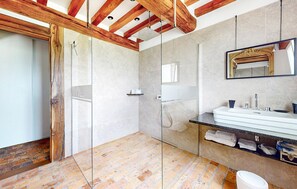 Shower - 3 bedroom beautiful home in Haudricourt (Haudricourt)