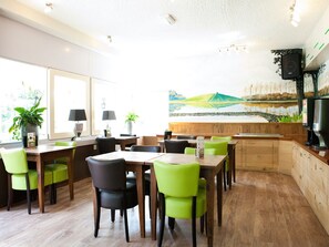 Dining - Cozy Tent Lodge With Pool (Noord-Scharwoude)