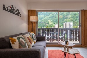 TV - Appartement moderne proche du centre ville (Chamonix-Mont-Blanc)