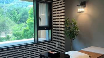Suite Double Sauna Mountain View | 1 bedroom, down duvets, desk, laptop workspace