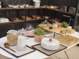 Desayuno coreano diario (KRW 8000 por persona)