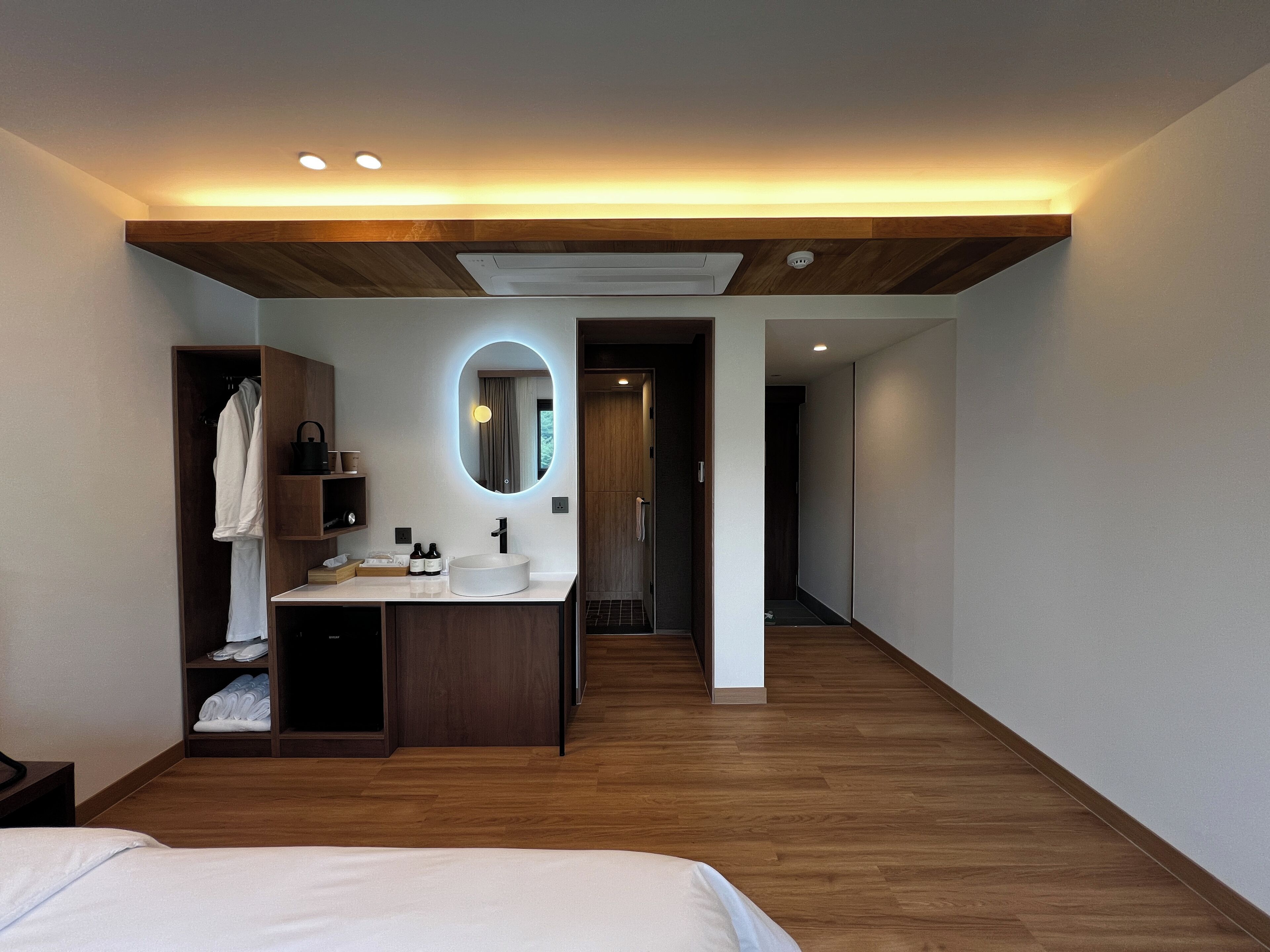 Deluxe Double Room, Mountain View | Down comforters, desk, laptop workspace, blackout drapes