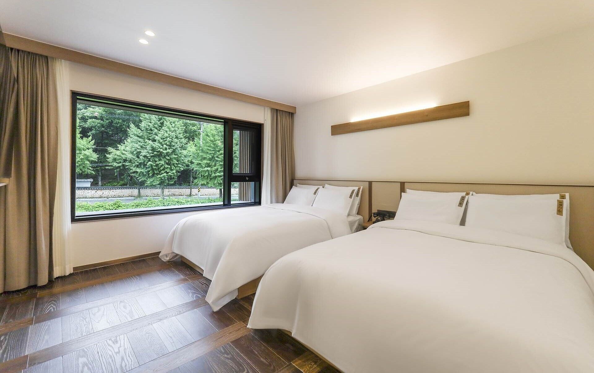 Familjesvit - utsikt mot bergen | Utsikt mot bergen