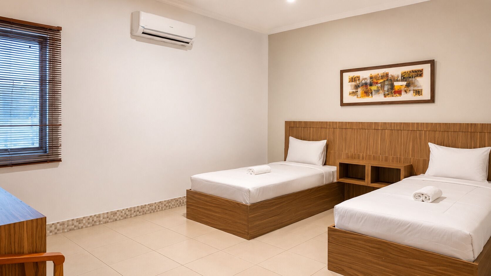 Standard Twin Room, City View
