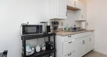 Cozy 1-Bedroom Retreat in Dayton: Perfectly Located Near 3 Top Hospitals!