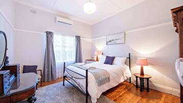 5 soveværelser, skrivebord, strygejern/strygebræt, weekendseng