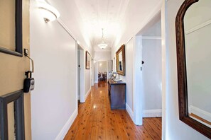 Interior - Kilbirnie - Grand Heritage Stay Close to CBD (Dubbo)