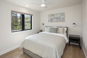 3 bedrooms, iron/ironing board, WiFi, bed sheets - Cozy Guest House In The Chugach Mountains  (Anchorage)