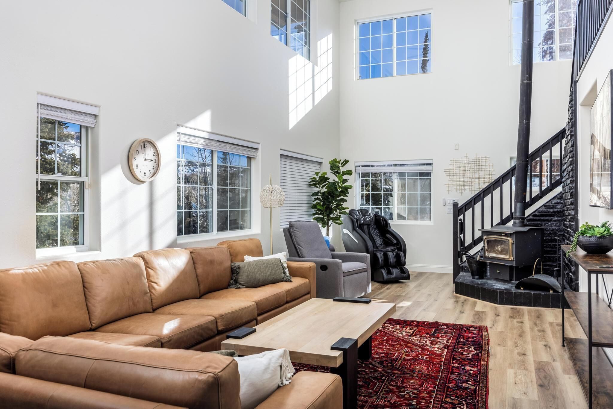 Smart TV, chimenea, videojuegos y futbolito 