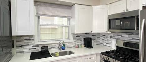 冷蔵庫、電子レンジ、オーブン、食器洗い機