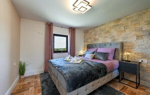 2 bedrooms, iron/ironing board, travel crib, free WiFi - Stunning home in Vinogradi Ludbreski (Vinogradi Ludbreski)