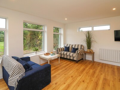 THE FARM COTTAGE, family friendly in Athy, County Kildare