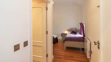2 bedrooms, travel crib, WiFi