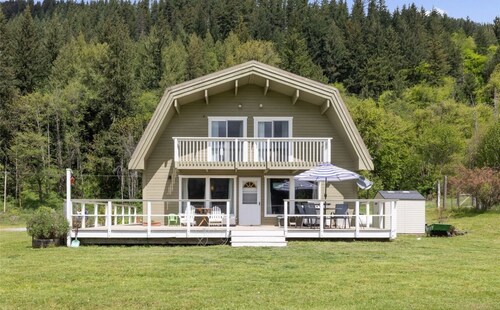 Mt Rainier,BestHome to stay!4Bedroom_2Bath_Sleeps10,AC,Hot tub,Car,RV parking,