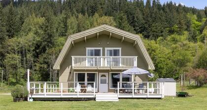 Mt Rainier,BestHome to stay!4Bedroom_2Bath_Sleeps10,AC,Hot tub,Car,RV parking,