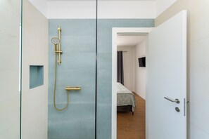 4 bedrooms, free WiFi, bed sheets