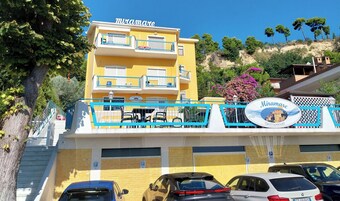 Fachada de la propiedad