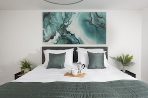 3 bedrooms, iron/ironing board, Internet, bed sheets