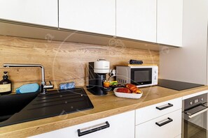 Kühlschrank, Mikrowelle, Ofen, Geschirrspüler