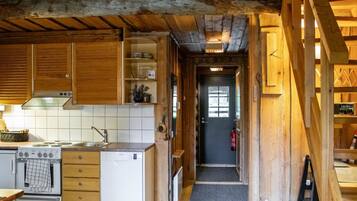 Refrigerador, microondas, lavavajillas, utensilios de cocina