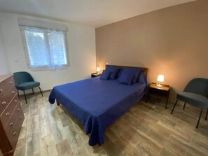 4 Schlafzimmer, Bügeleisen/Bügelbrett, Internetzugang, Bettwäsche