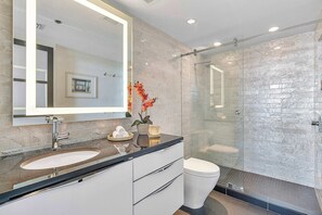 تجهيزات دش، مجففات شعر، مناشف