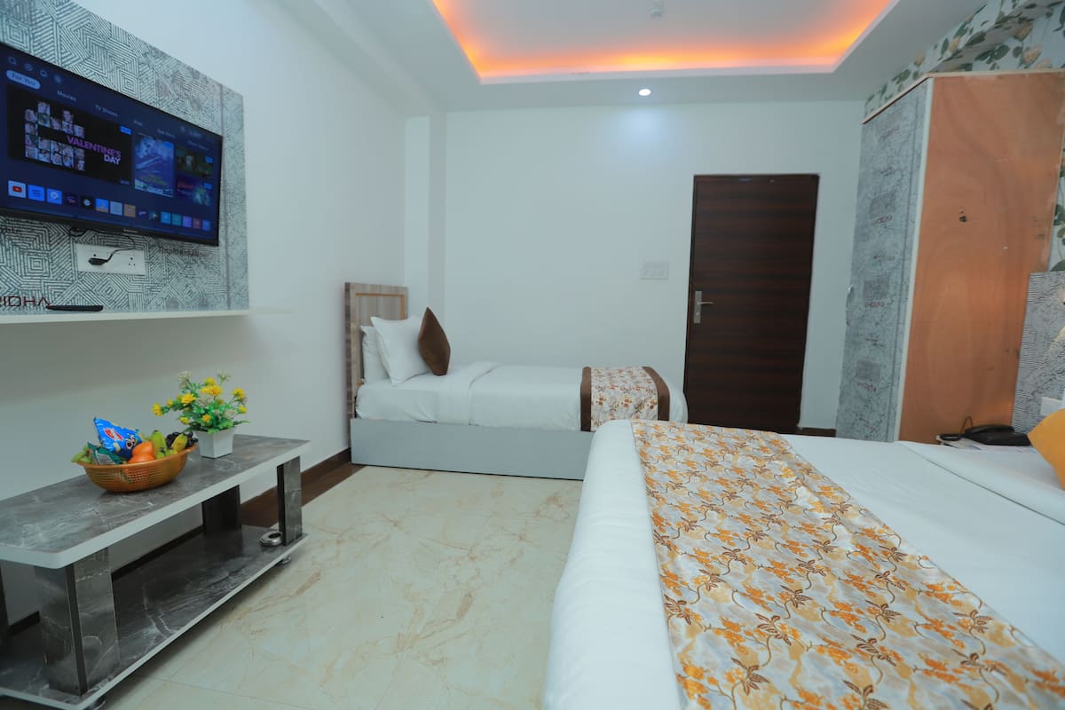 Deluxe Triple Room, City View