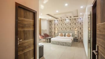 Deluxe Double Room, City View | In-room safe, desk, laptop workspace, soundproofing