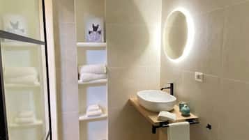 Doccia, asciugacapelli, bidet, asciugamani