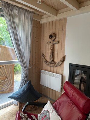 Una Smart TV, una chimenea