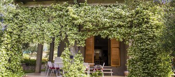 Quiet,amid olive trees,BBQ,garden,free parking,10 min drive to centre & motorway