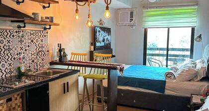 Room with Pool and Playground Close to Sky Ranch