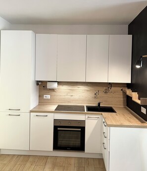 Microwave, oven, stovetop, dishwasher - Newly renovated apartment, near the sea at Poetto, Chia, Villasimius (Selargius)