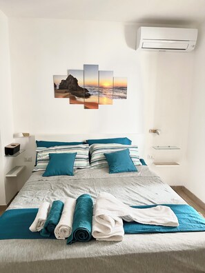 1 bedroom, iron/ironing board, WiFi, bed sheets - Newly renovated apartment, near the sea at Poetto, Chia, Villasimius (Selargius)