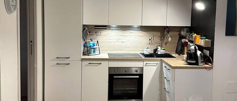 ميكروويف، فرن، موقد طهي مسطح، غسالة أطباق