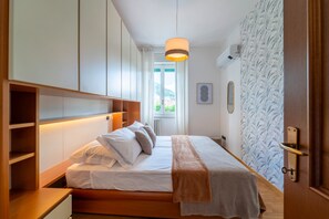 Apartment, Balkon | Schreibtisch, Bügeleisen/Bügelbrett, Babybetten, kostenloses WLAN