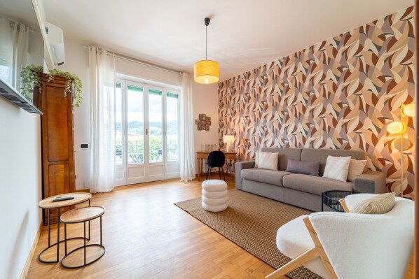 Apartment, Balcony | Living room