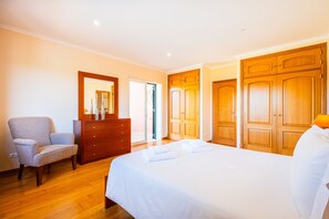 3 bedrooms, in-room safe, iron/ironing board, free WiFi