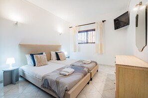 Iron/ironing board, free WiFi, bed sheets - Blue Wave Apartment by Dreamplaces (Albufeira)